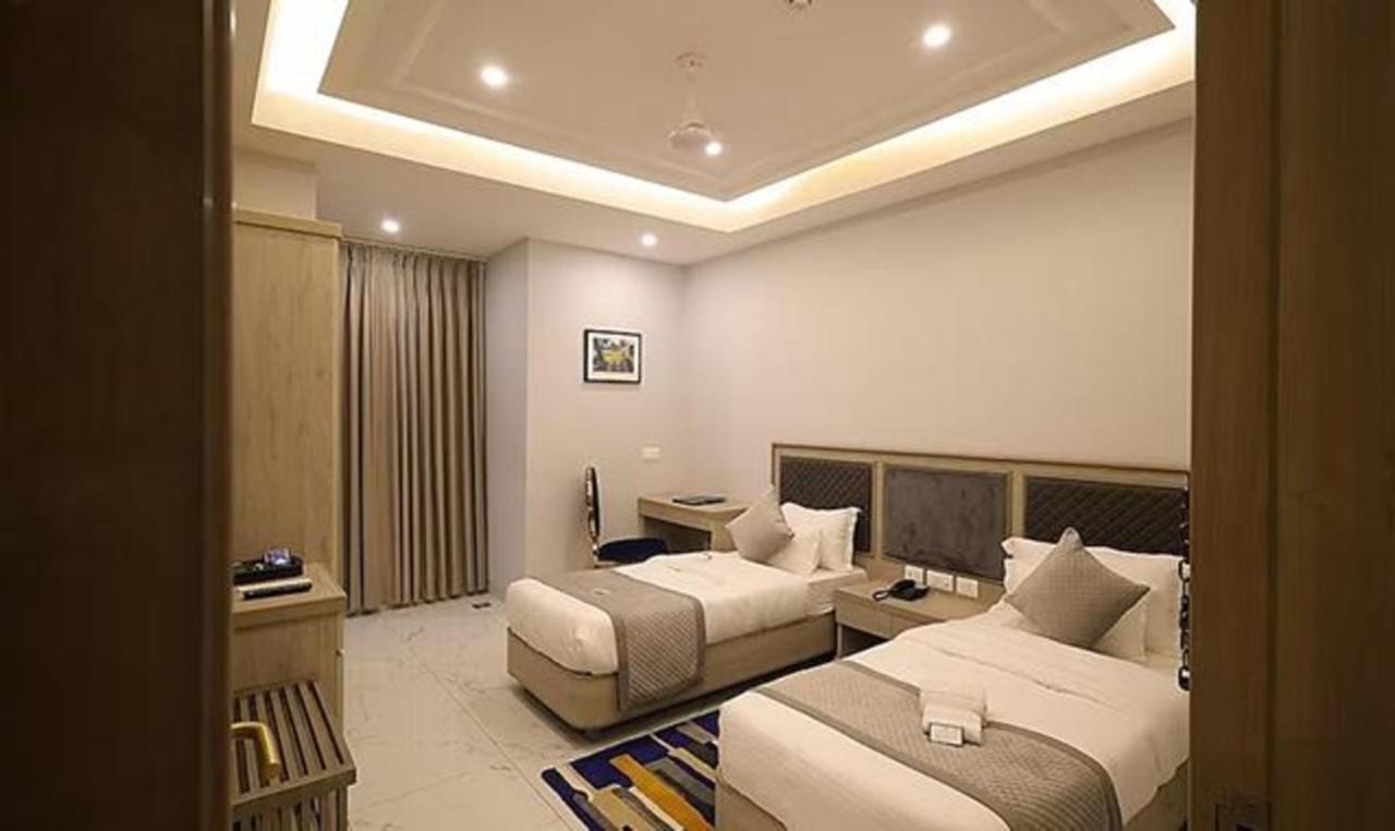 Fabhotel Prime Hampton By Ic'S Noida Exteriér fotografie