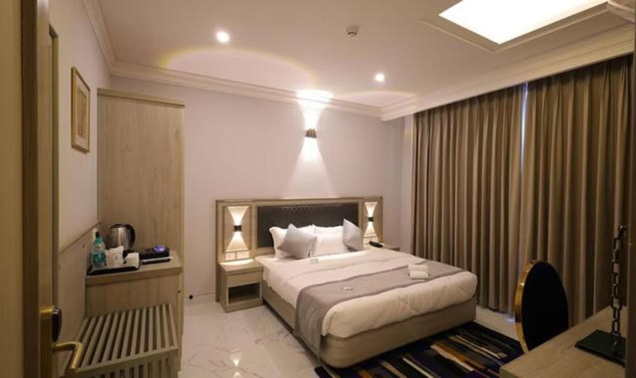 Fabhotel Prime Hampton By Ic'S Noida Exteriér fotografie